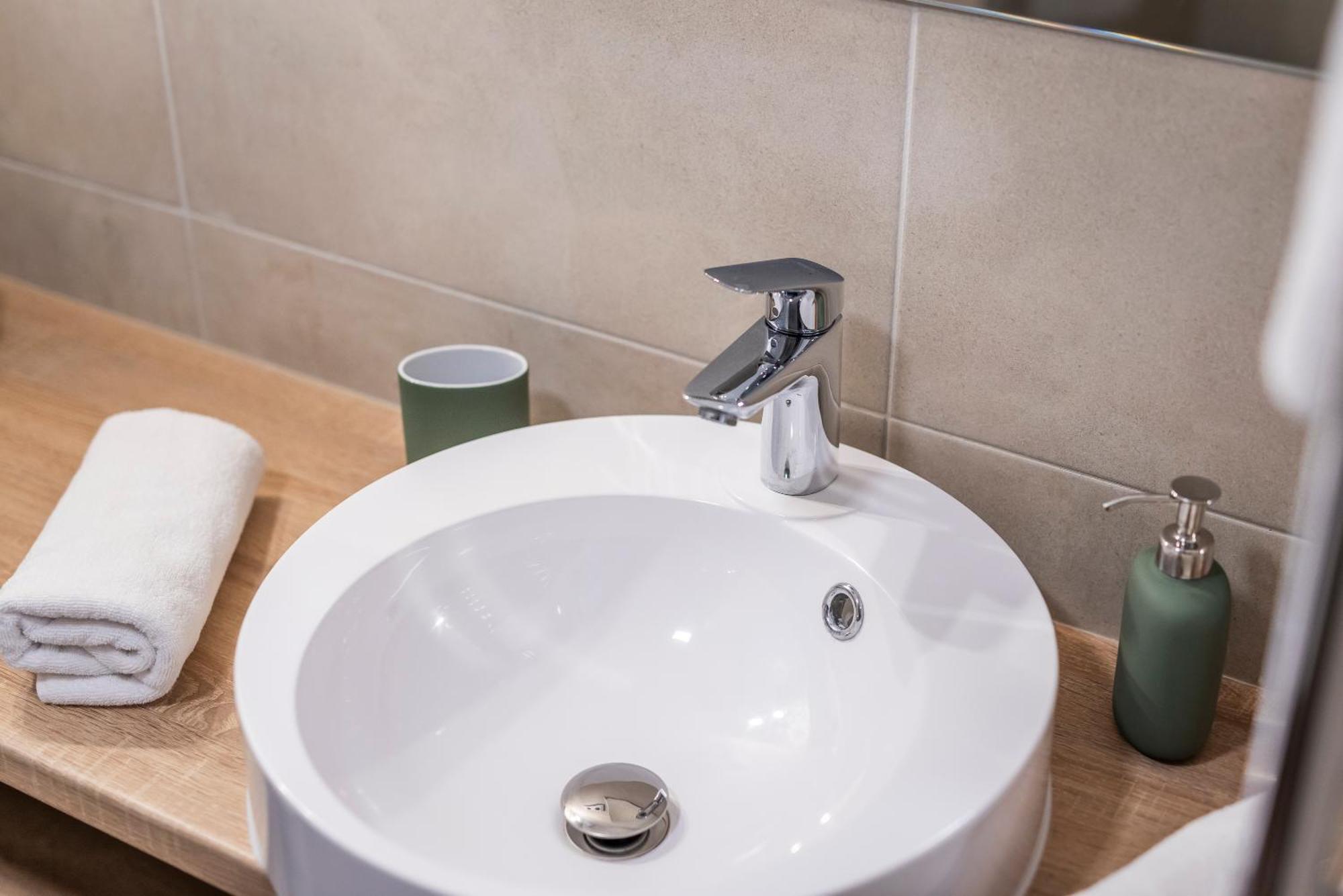 Amade Apartmanok 1 Győr Rom bilde